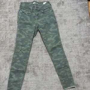 Old Navy camo Rockstar frayed ankle jeans